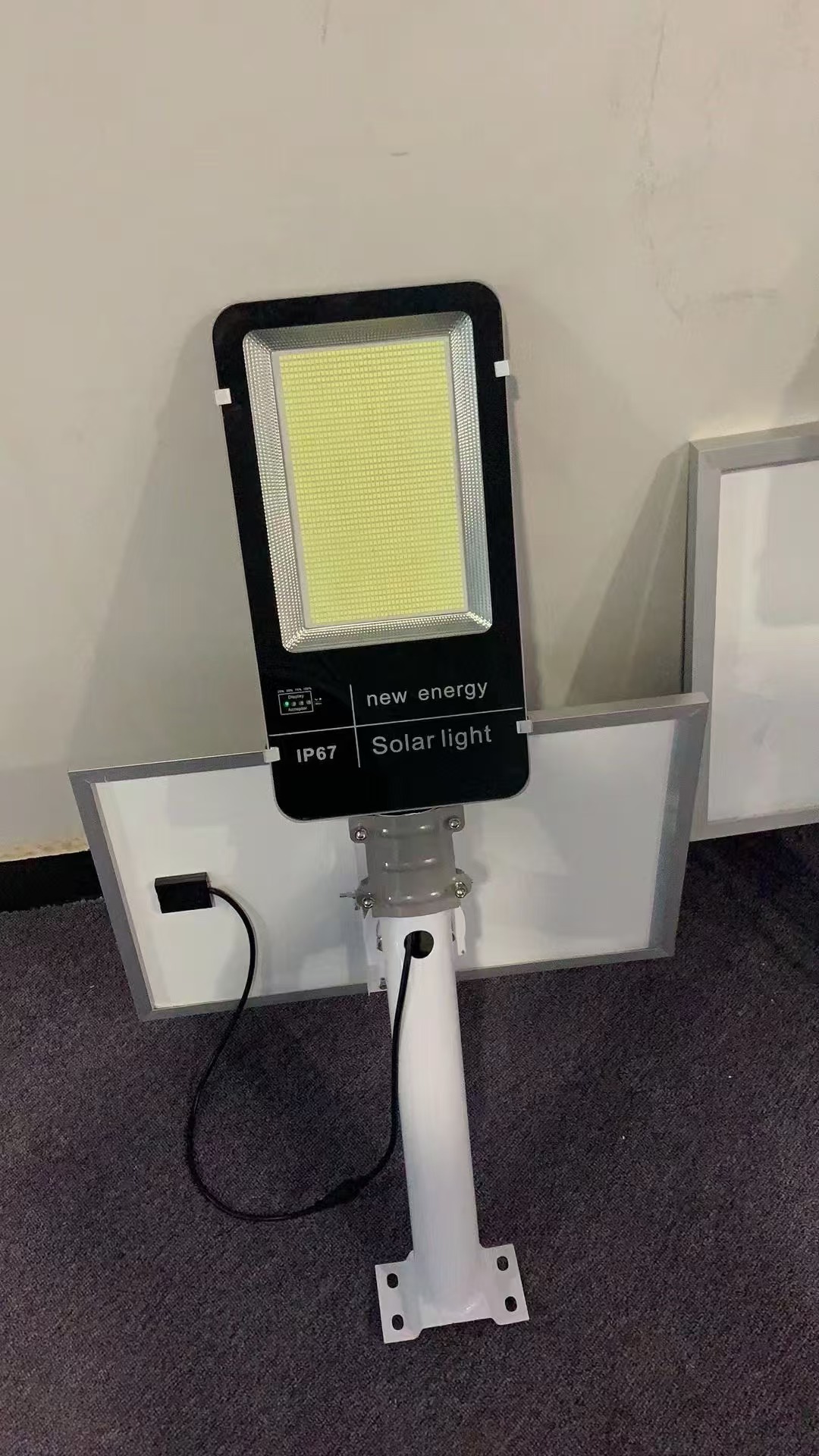 Prix du lampadaire solaire avec poteau