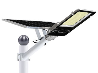 Solar-Straßenleuchte mit Mast