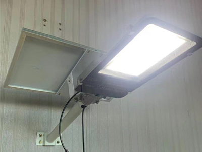 Prix de l'installation d'un lampadaire solaire avec mât